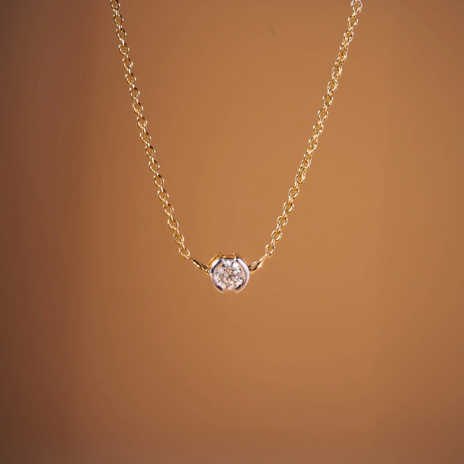 18k Shining Solitaire Necklace