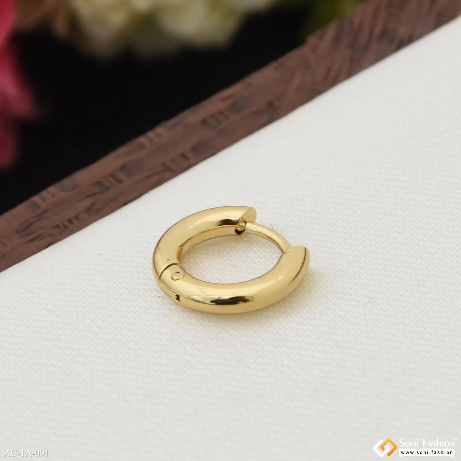 Artisanal Design Golden Color Stud Earring for Men (1 Pc) - Style A091