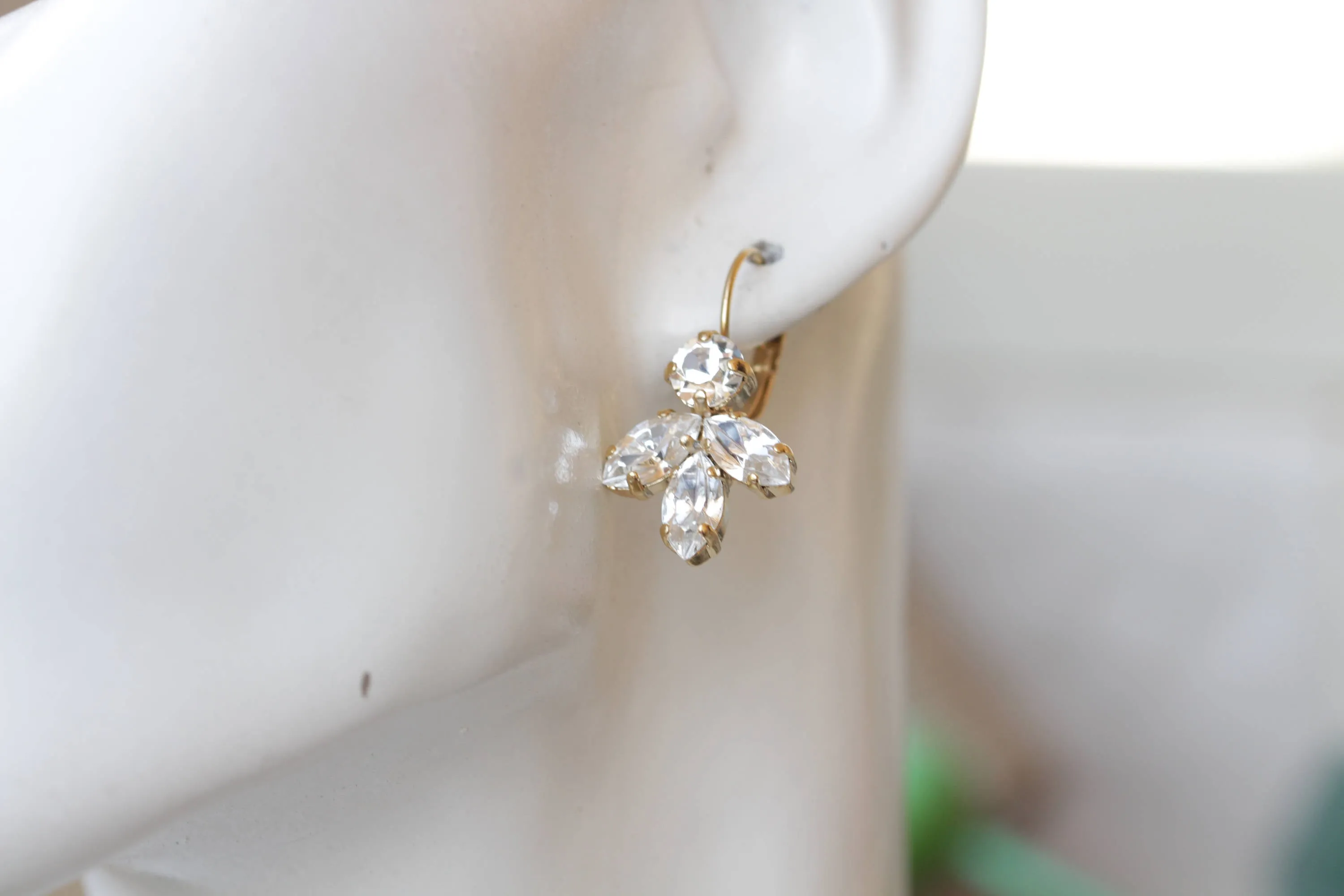 CLEAR CRYSTAL NECKLACE