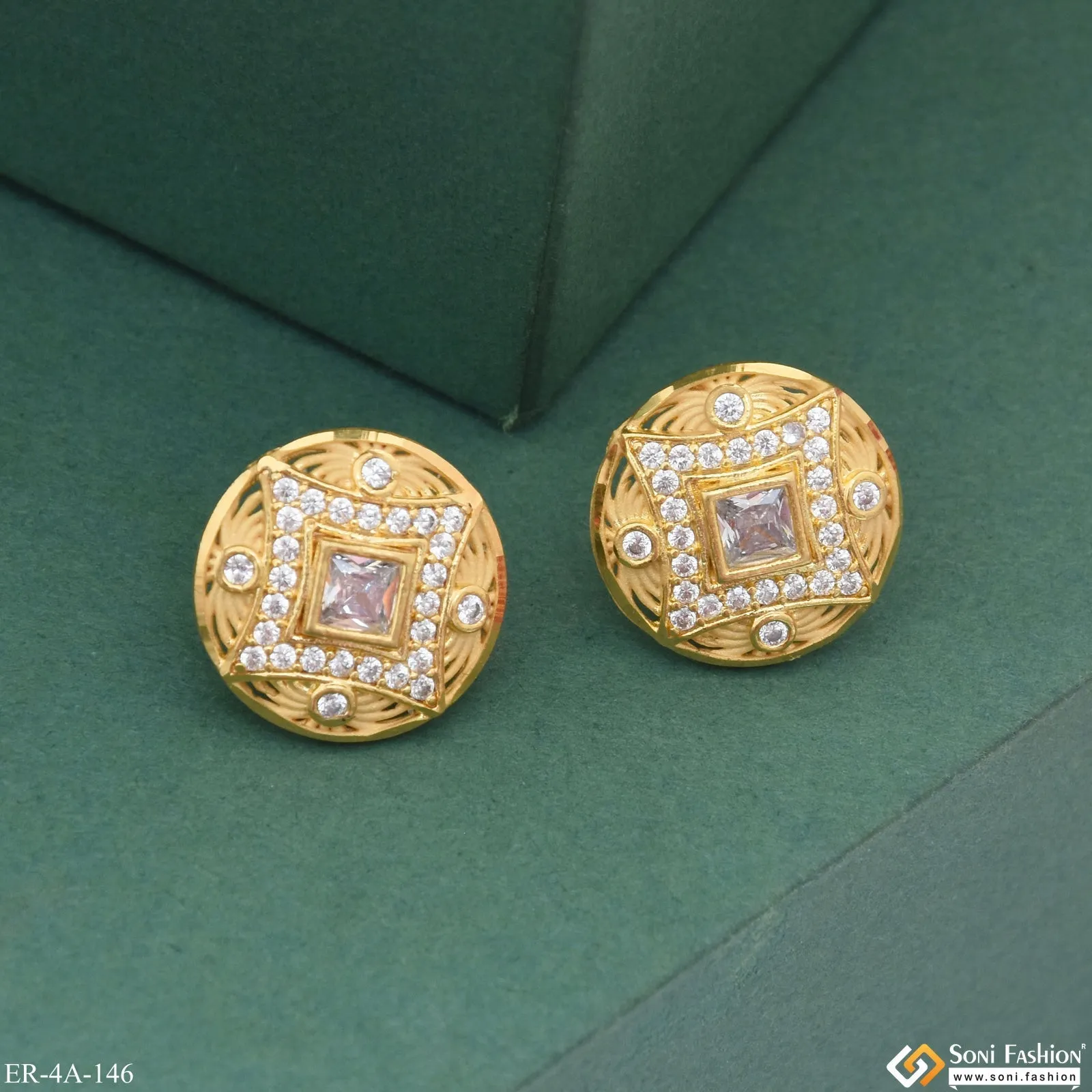 Lovely Design Hand-Finished Design Gold Plated Earrings for Lady - Style A146