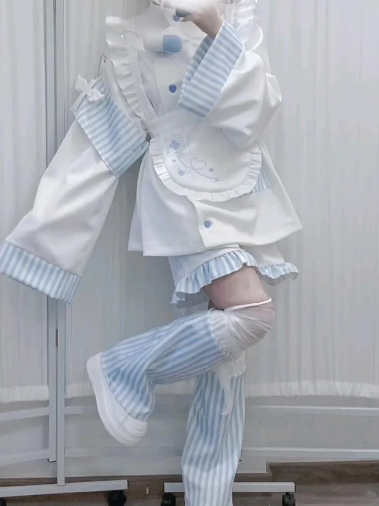 Tenshi Kaiwai  White & Blue Capsule-shaped Yami Kawaii Brooch